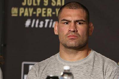 Сколько операций перенес чемпион UFC Кейн Веласкес Сколько операций перенес чемпион UFC Кейн Веласкес