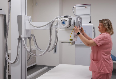 Исследовано влияние рентгена на углеродные стержни при лечении переломов