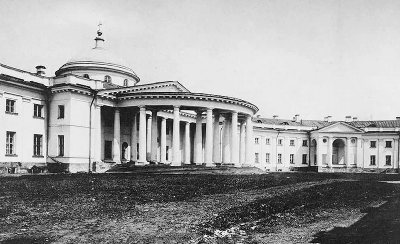 Исполняется 100 лет знаменитому медицинскому центру спасения всех страждущих Исполняется 100 лет знаменитому медицинскому центру спасения всех страждущих