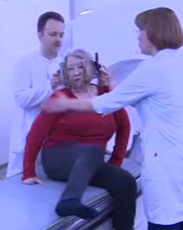 Укладка пациентки в гамма-нож Укладка пациентки в гамма-нож