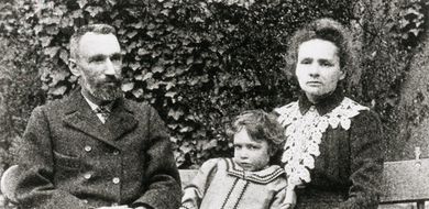 Мария Склодовская-Кюри. Первая женщина - лауреат Нобелевской премии. Первый дважды лауреат Нобелевской премии. Единственный лауреат Нобелевской премии в двух различных научных дисциплинах. Первый лауреат Нобелевской премии, ребенок которой стал нобелевским лауреатом. Мария Склодовская-Кюри. Первая женщина - лауреат Нобелевской премии. Первый дважды лауреат Нобелевской премии. Единственный лауреат Нобелевской премии в двух различных научных дисциплинах. Первый лауреат Нобелевской премии, ребенок которой стал нобелевским лауреатом.