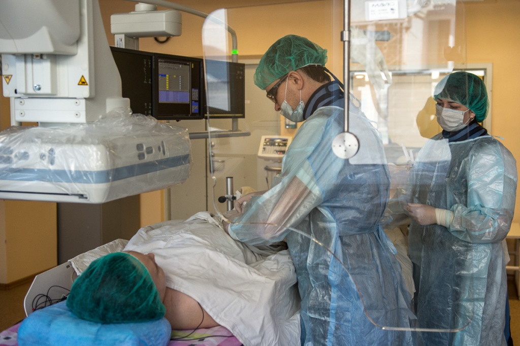 c6maq077vdky-2.jpg c6maq077vdky-2.jpg